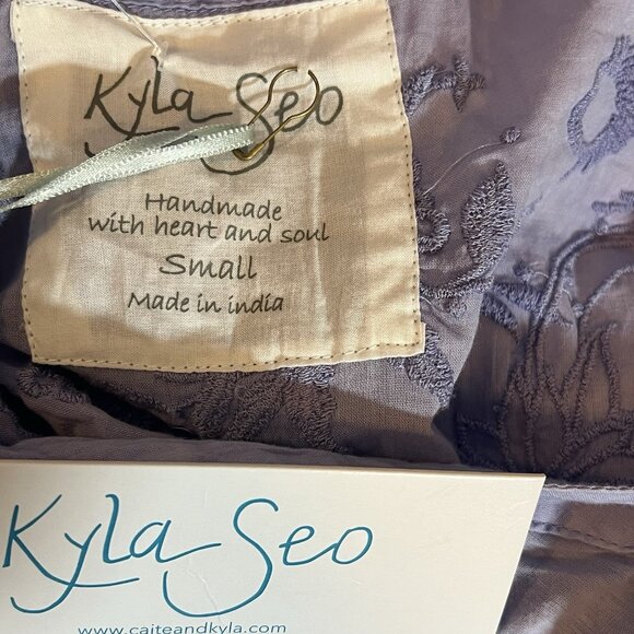 Kyla Seo Anthropologie Blouse Shirt Top Embroidered Small Purple Floral V Neck - Picture 4 of 12